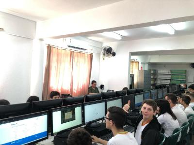 ColÃ©gio Laranjeiras estÃ¡ realizando a Feira do Empreendedor 